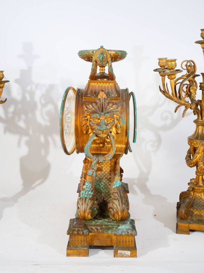Importante garniture de cheminée en bronze...