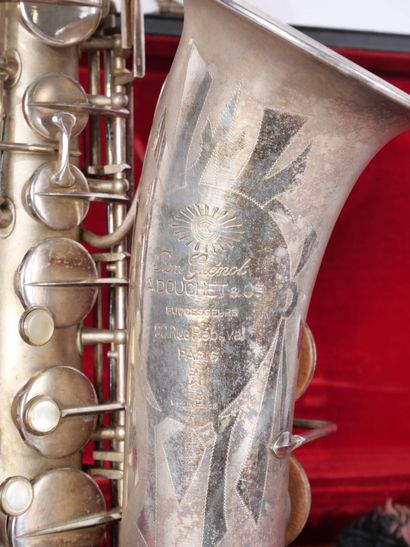 Saxophone alto en métal argenté
Marqué René...