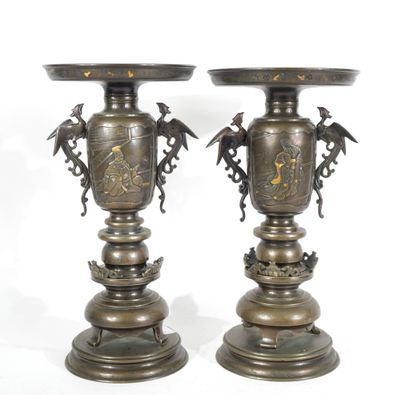 JAPON, XIXe siècle
Paire de bougeoirs en...