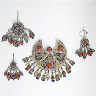 Ensemble de 4 fibules et broches kabyles,...