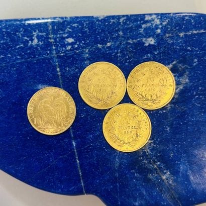 Lot de quatre pièces en or (900) de 10 Francs...