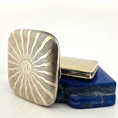 Rectangular silver cigarette case (min. 800)...