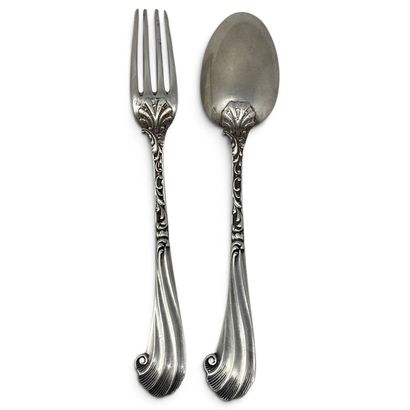 Dessert cutlery set consisting of a fork...
