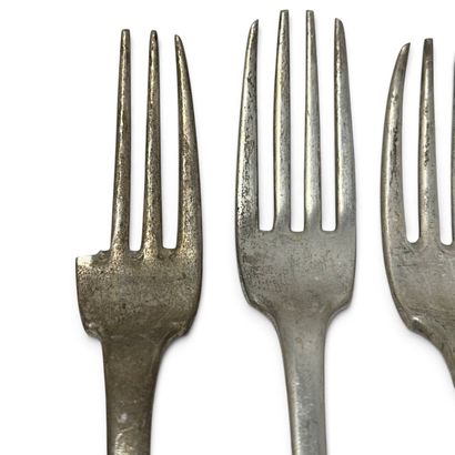 Set of 5 silver forks and 4 soup spoons (950).
Tours,...