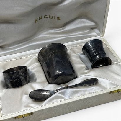 ERCUIS
Silver-plated christening set including...