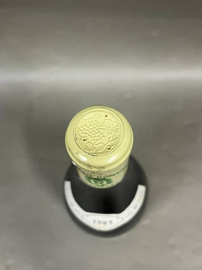 1 bouteille MONTRACHET Ramonet 1985 (et,...
