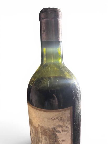 1 bottle of Château Haut-Brion 1952 - 1er...