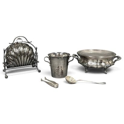 Silver plated set including: 
- Leuchars...