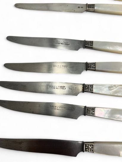 Set of table knives with mother-of-pearl...