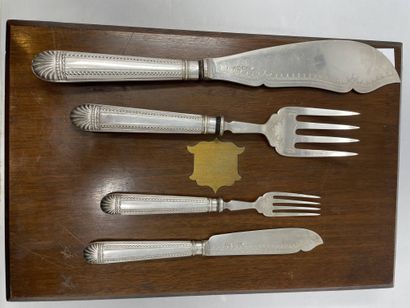 MARTIN HALL & Co
Silver plated fish serving...