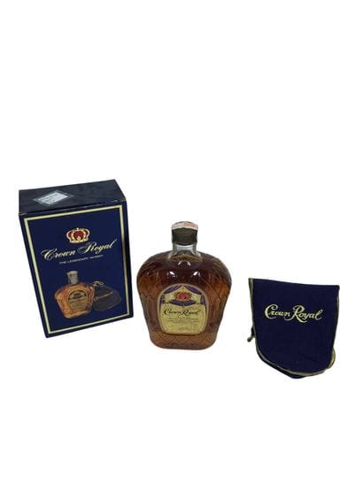 CROWN ROYAL
Une bouteille de whisky blended....