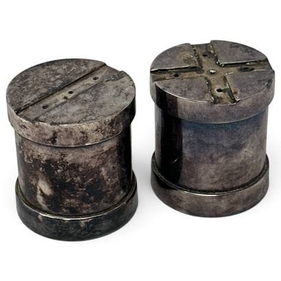 Ercuis
Cylindrical salt and pepper shakers...