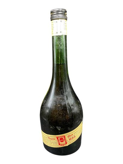 1 bouteille de liqueur de la Vieille Cure,...