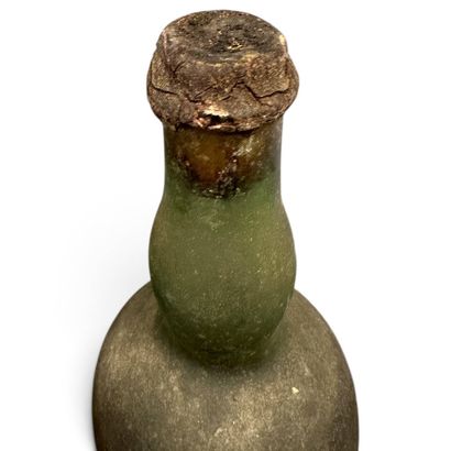 1 bouteille TARRAGONE 1935 (elt, ela, MB,...