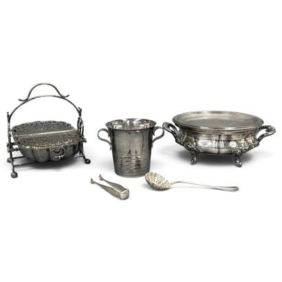 Silver plated set including: 
- Leuchars...