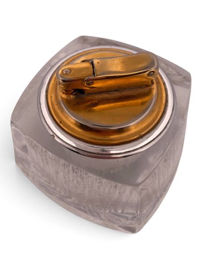 DAUM France 
Table lighter made of molded...