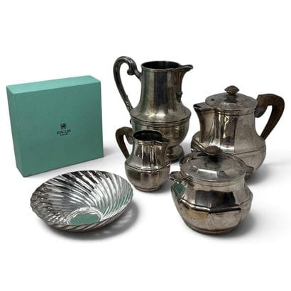 Silver plated set including:
- CHRISTOFLE,...