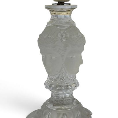 Saint-Louis
Lamp base made of pressed, molded,...