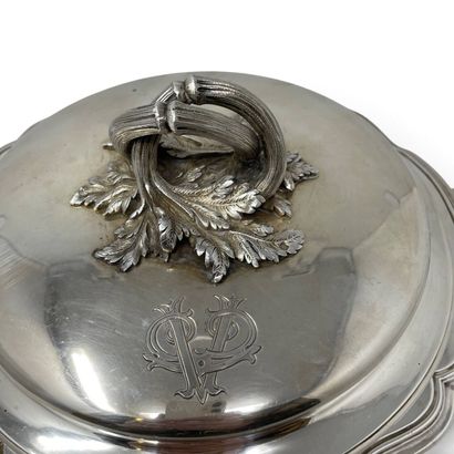 Fray Fils
Silver vegetable dish with a multi-lobed...
