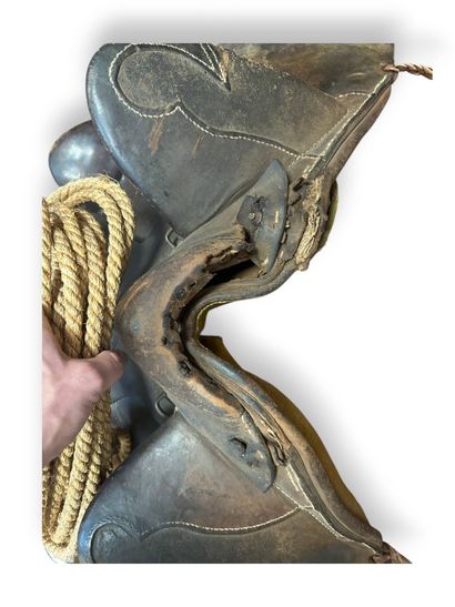 STOCKMAN, 
Selle en cuir et métal, avec corde,...