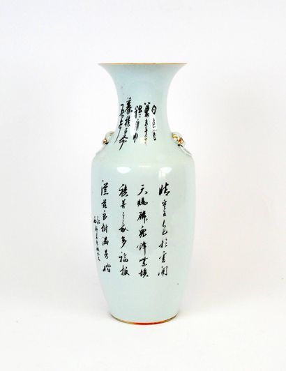 CHINE, XXeme, 
Vase balustre en porcelaine...