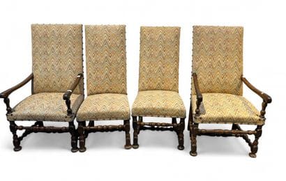 Paire de fauteuils et deux chaises en noyer...