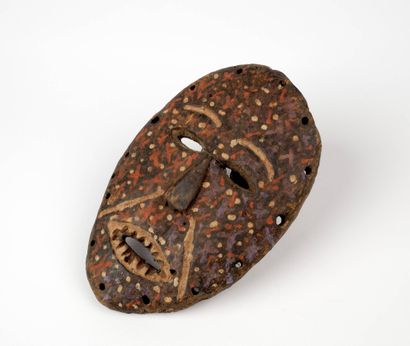 Masque en bois polychrome ITURRI, XXe
24,5...