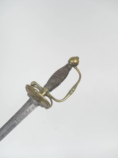 Épée de cour à la mousquetaire, ancien régime.
Monture...
