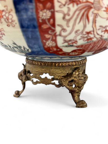 JAPON XXème
Coupe godronnée en porcelaine...