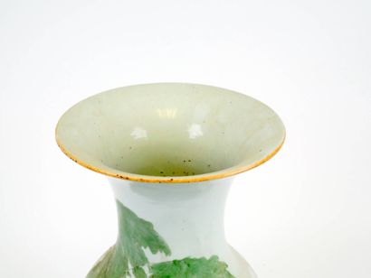 CHINE, fin XIXeme
Vase balustre en porcelaine...