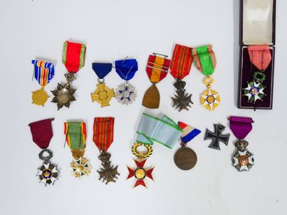 Lot de médailles civiles et militaires, dont...