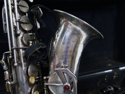 Saxophone alto de la marque DOLNET à Paris...