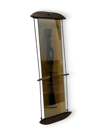 Ecole Moderne, 
Sculpture de femme portant...