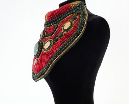 NEPAL - XXe siècle
Collier plastron en forme...