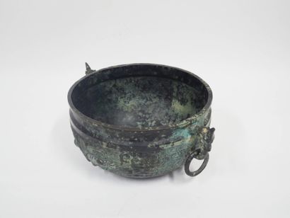 CHINE, XXe
Bol de style archaïque en bronze...