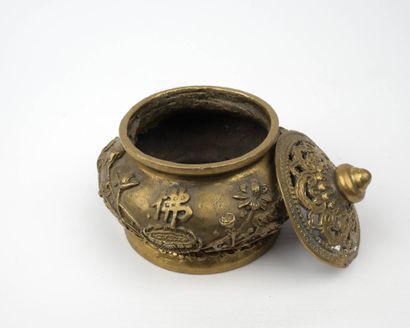 CHINE - Moderne
Brûle-parfum en bronze ciselé...