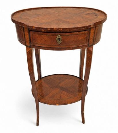 Table d'appoint ovale en acajou
Ouvrant à...