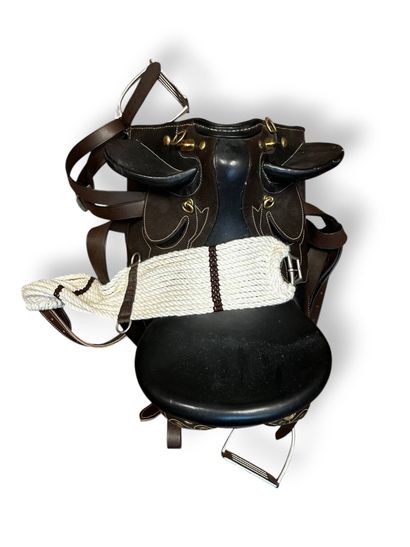 STOCKMAN, 
Selle en cuir et métal,
Assise...
