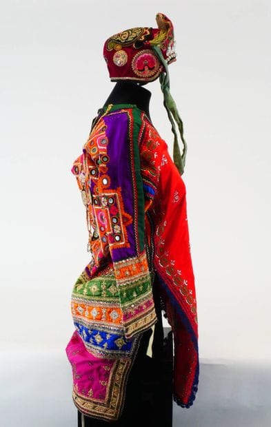 INDE, Pakistan - XXe siècle
Robe en soie...