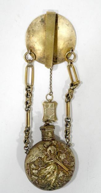 Élément de châtelaine en métal doré et vermeil...