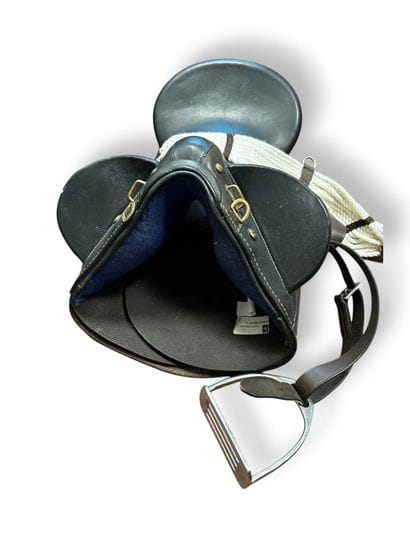 STOCKMAN, 
Selle en cuir et métal,
Assise...