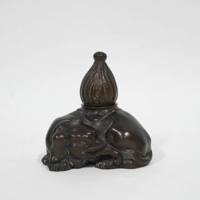 JAPON - Époque MEIJI (1868 - 1912)
Rince-pinceau...