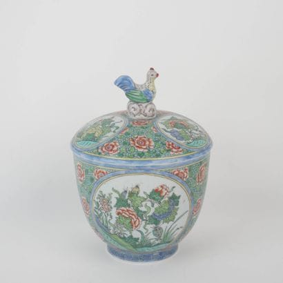 CHINE, XXe siècle
Coupe couverte en porcelaine...