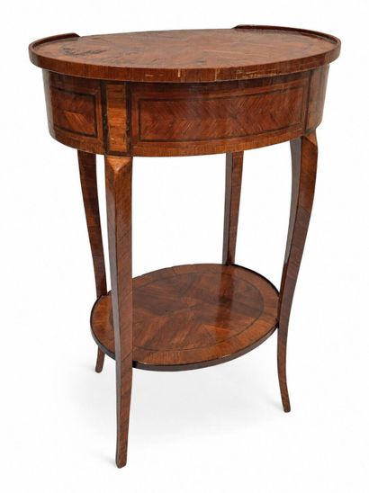 Table d'appoint ovale en acajou
Ouvrant à...
