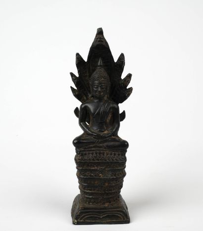 ASIE DU SUD-EST
Statuette de Bouddha en bronze...