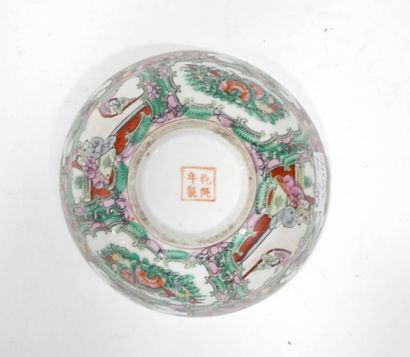 CHINE, vers 1900
Bol en porcelaine émaillée...