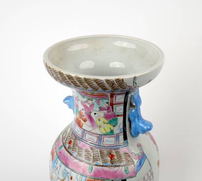 CHINE - XXe siècle
Vase de forme balustre...