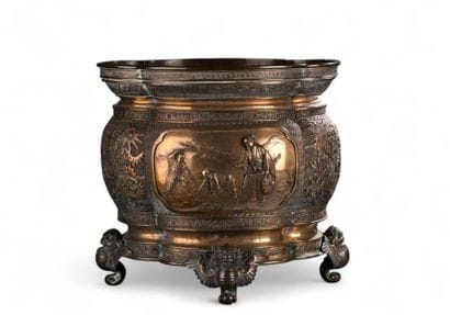 JAPON - Époque Meiji
Grand cache-pot en bronze...