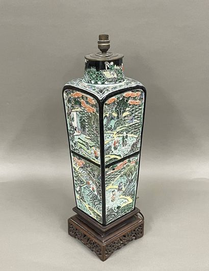 CHINE, fin du XIXème siècle
Vase en porcelaine...