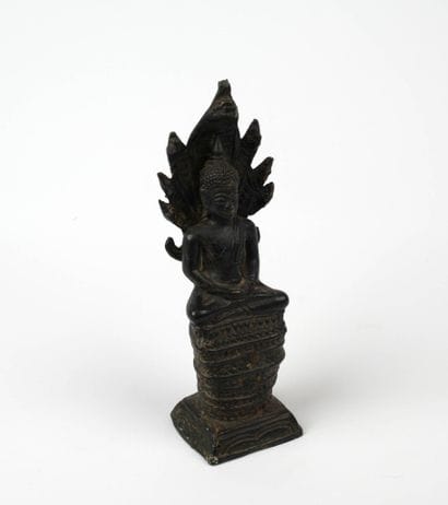 ASIE DU SUD-EST
Statuette de Bouddha en bronze...
